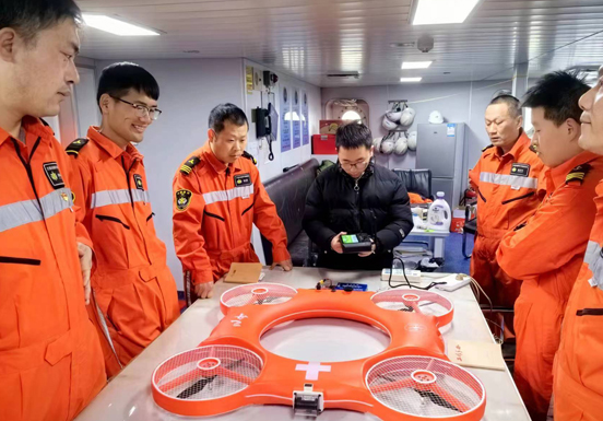 东海救助局-飞行救生圈